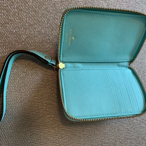 Authentic Kate Spade Phone/Wallet/Wristlet - Picture 2 of 4
